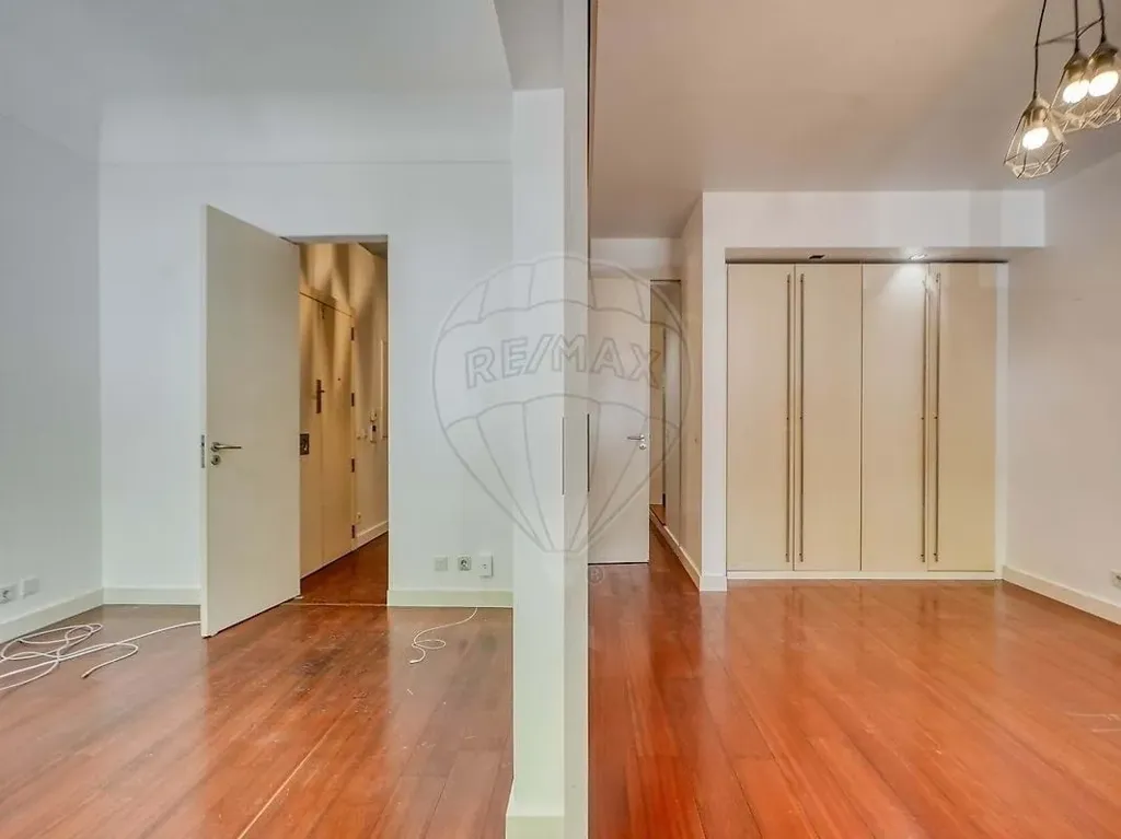 Séjour - Lisbon Condo with Terrace and Fireplace
