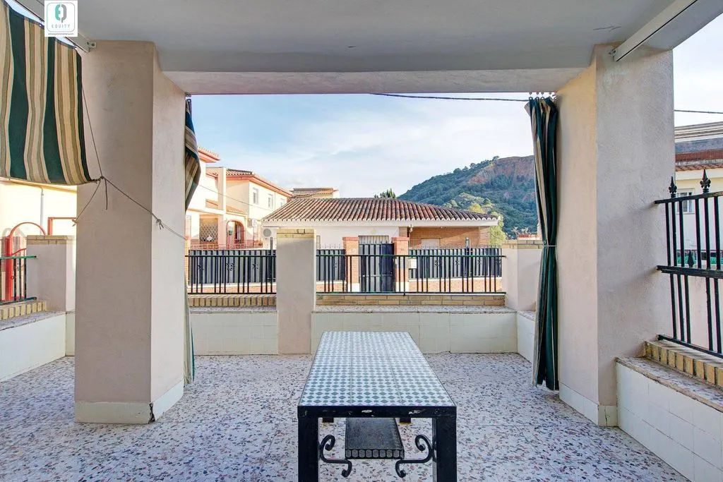 Terrass - 9-Room House with Multiple Units in Granada