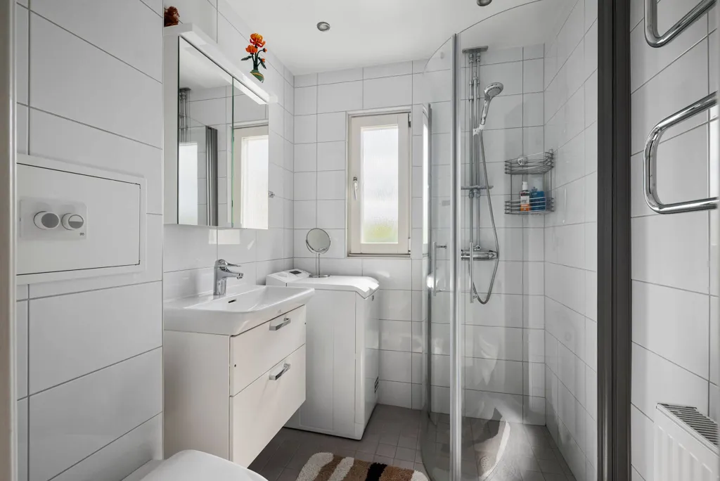Salles de bain - Renovated Apartment with Balcony in Västerby