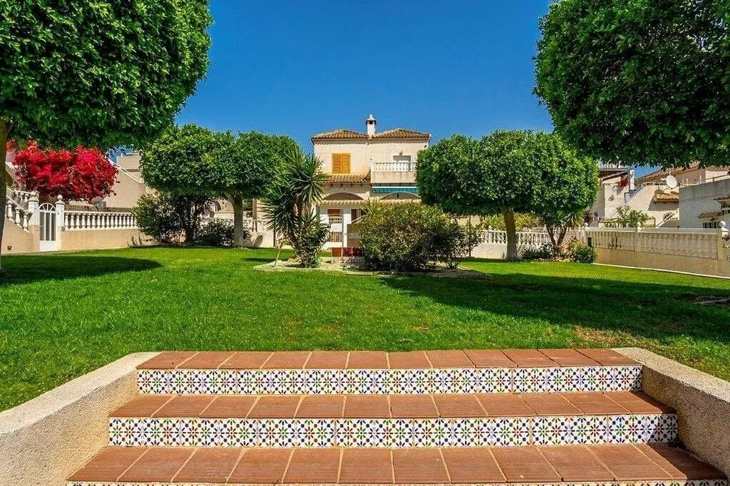 Garden - Terraced House with Pool in Torrevieja Centre
