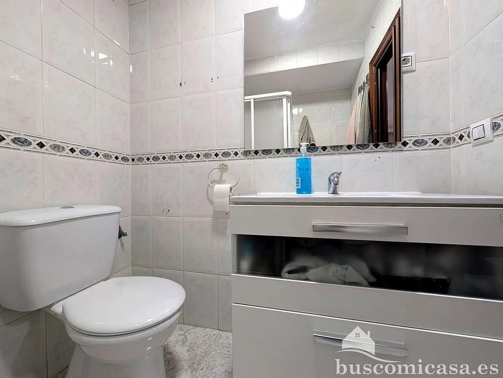 Salles de bain - City Centre Flat with Balcony in Linares