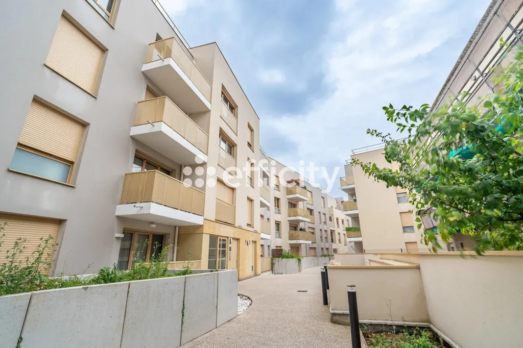 Aed - 4-Bedroom Apartment with Balcony in Pierrefitte Centre