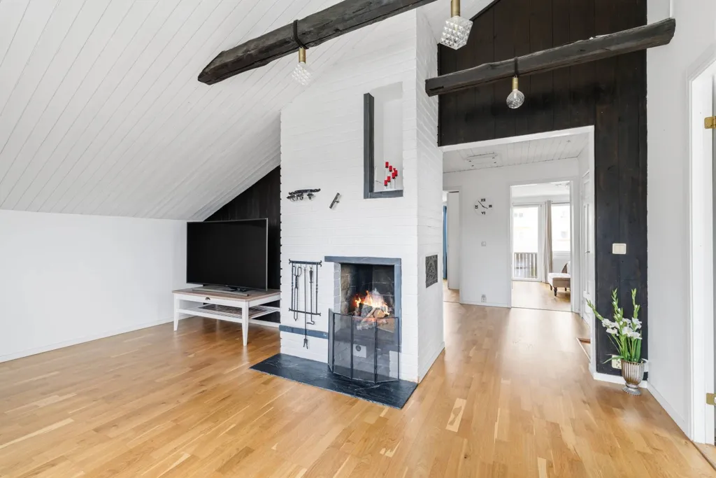 Elutuba - Two-Home Estate with Generous Outdoor Space in Jönköping