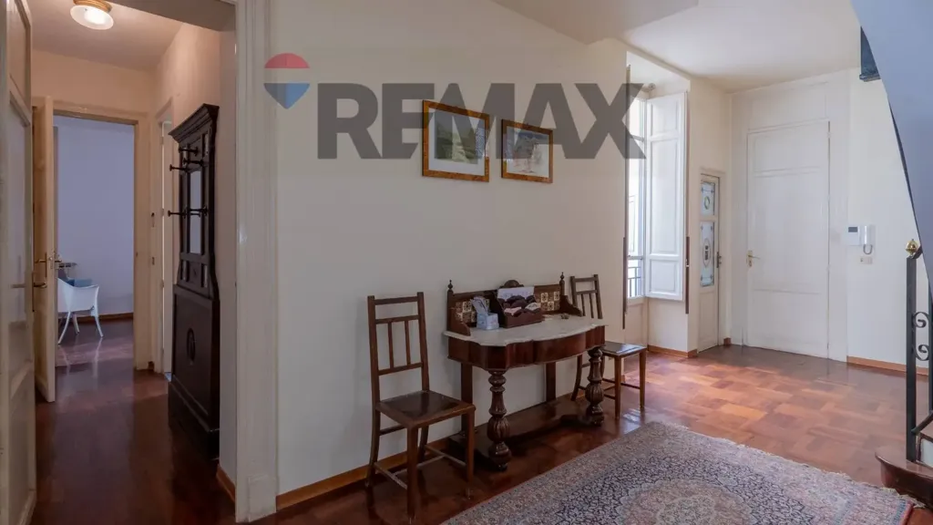 Esik - Two-Level Apartment with Balcony in Palermo