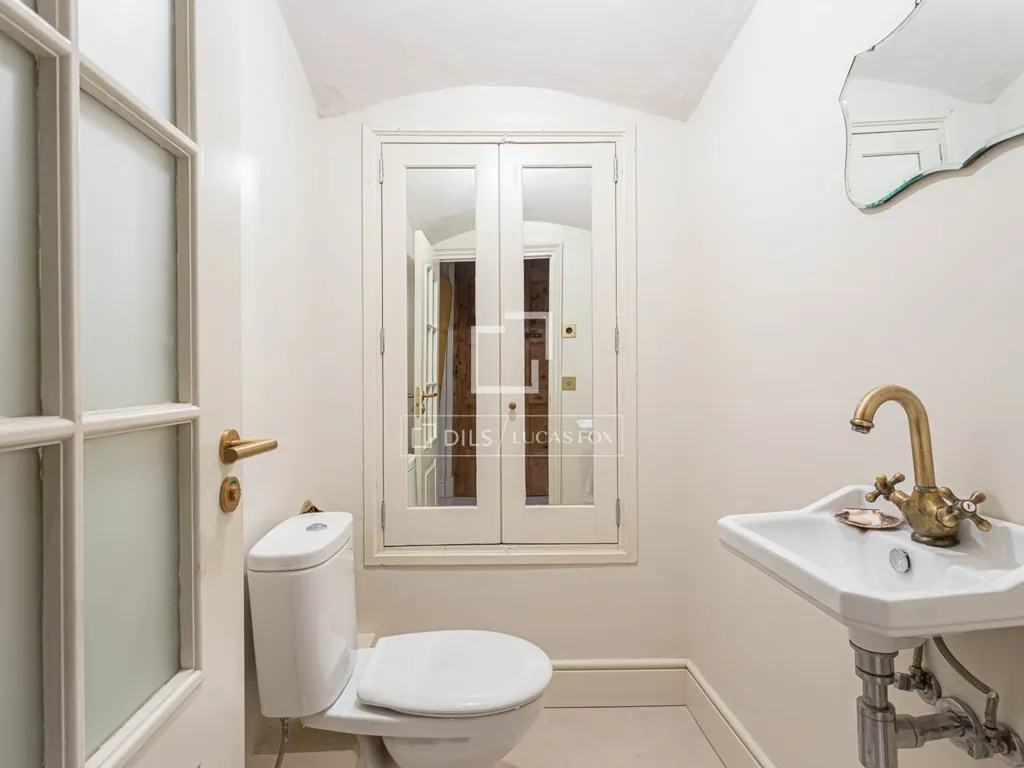 Salles de bain - Refurbished Apartment with Central Patio in Barcelona