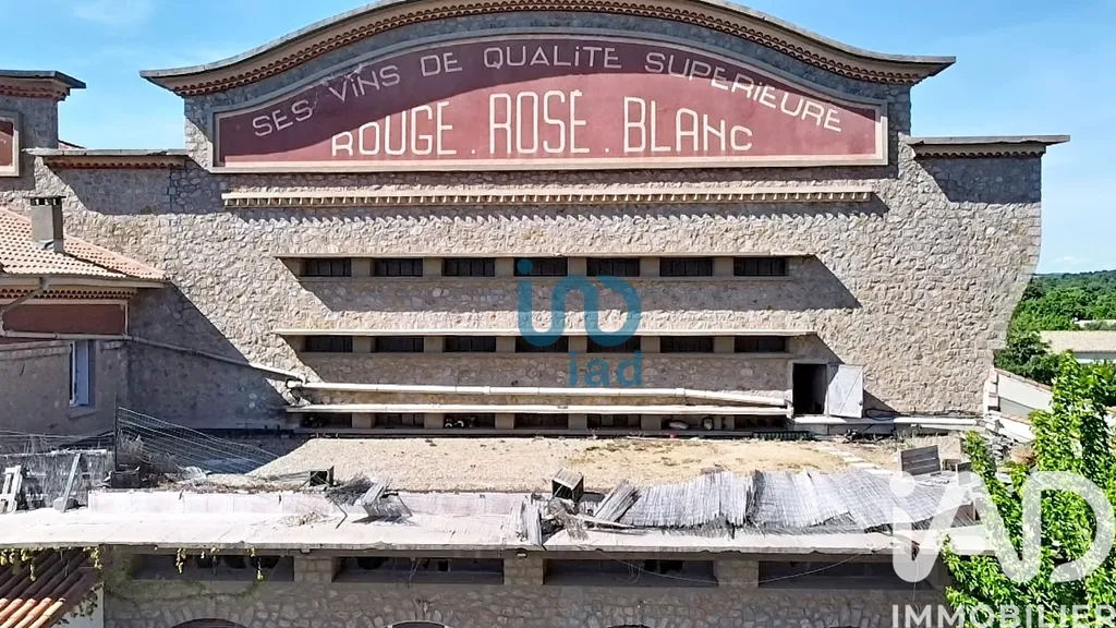 Extérieur - Ancienne cave coopérative avec bureaux à Pouzolles
