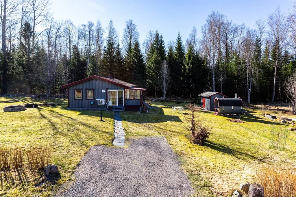 Välivaade - Cottage with Pool Access in Sör-Älgen