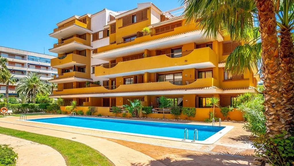Piscina - Modern Apartment with Pool in Punta Prima
