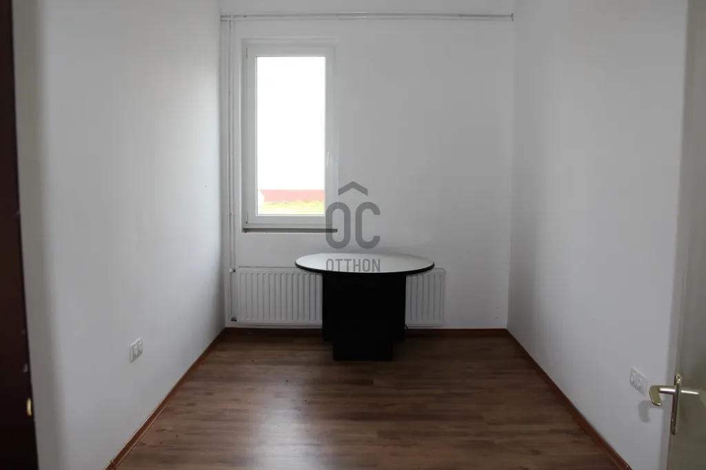 Pièces - Commercial Space with Utilities in Keszthely