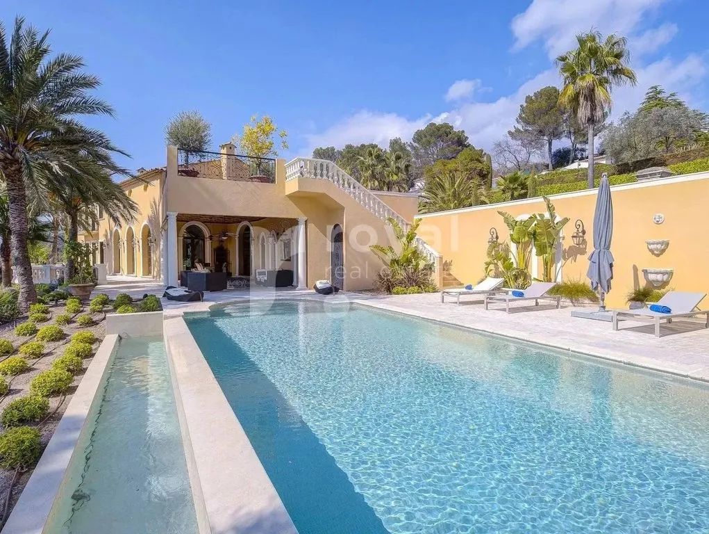 Piscine - Villa Luxueuse avec Piscine à Mougins