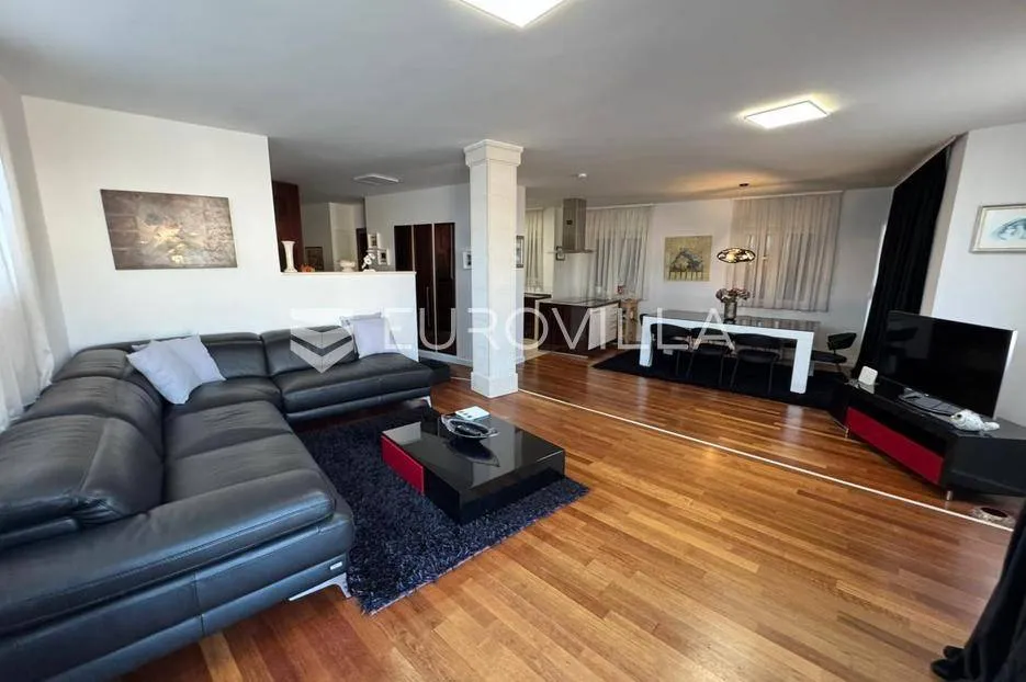 Séjour - Luxury Penthouse with Plot in Bol Town Centre