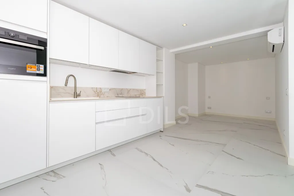 Kitchen - Contemporary T5 with Pool in Loulé