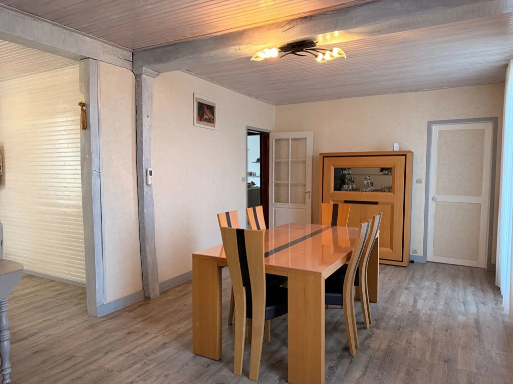 Salle à manger - Maison Lumineuse avec Jardin dans un Cadre Calme
