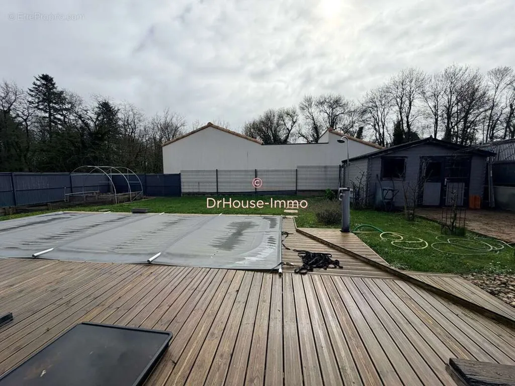 Garden - Contemporary 3-Bedroom House with Pool in Coëx