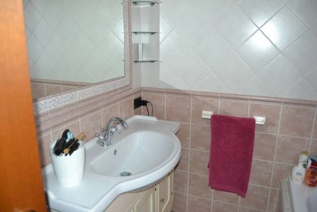 Salles de bain - Luxury Villa with Extensive Outdoor Space in Terni