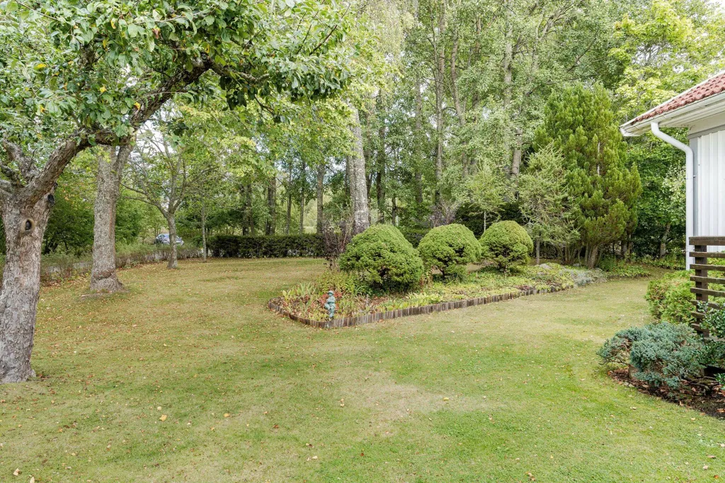 Garden - One-Storey Villa with Garden in Skara