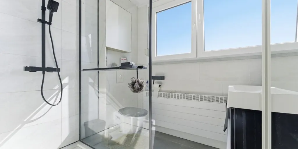 Salles de bain - Maison Semi-Détachée avec Jardin à Veurne