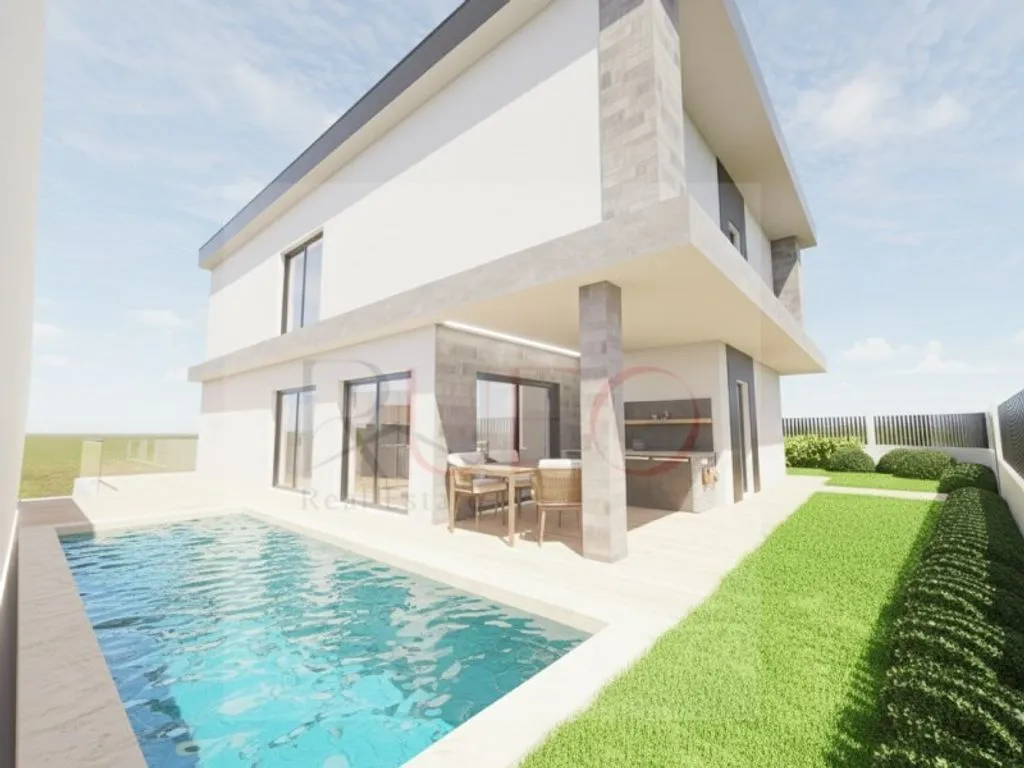 Detached House with Pool in Charneca de Caparica