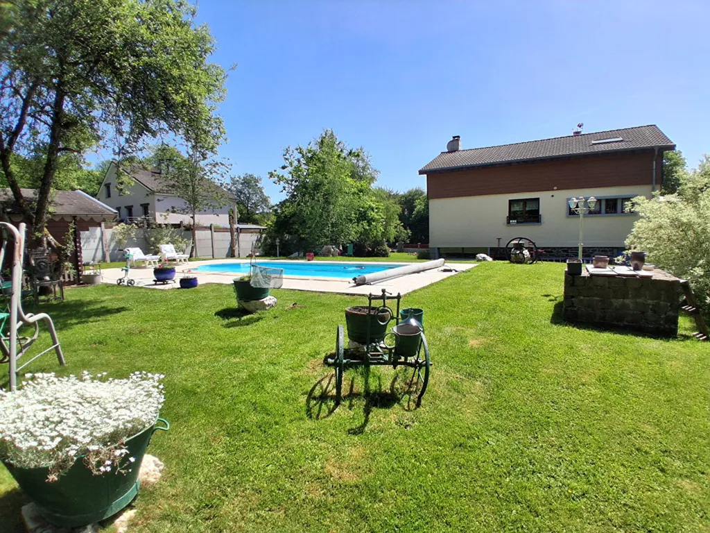 Garden - Stone House with Pool in Gespunsart
