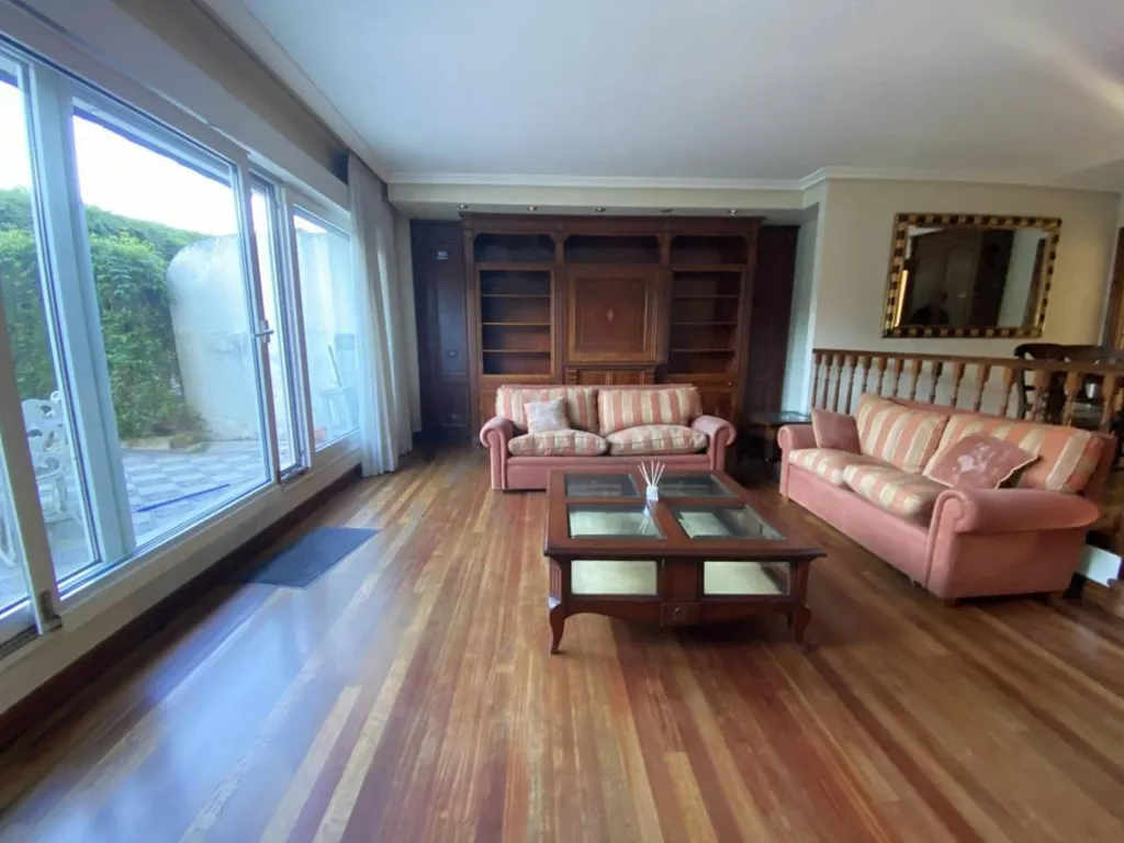 Elutuba - Semi-detached House with Pool in Loiu