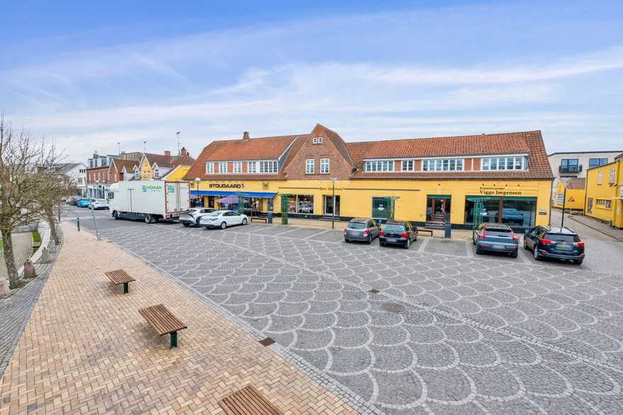 Retail Unit with High Visibility in Helsinge