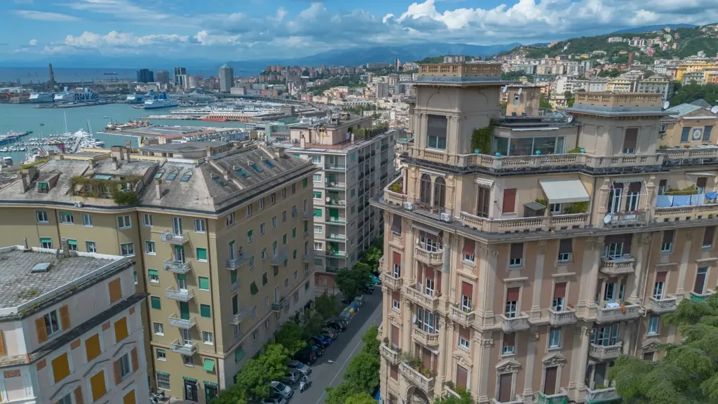 Rõdu - Period Apartment with Balcony in Genoa