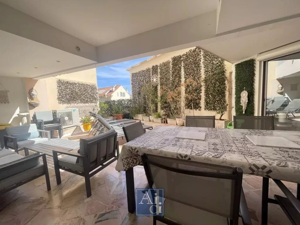 Terrass - Spacious 6-Piece Apartment in Cannes