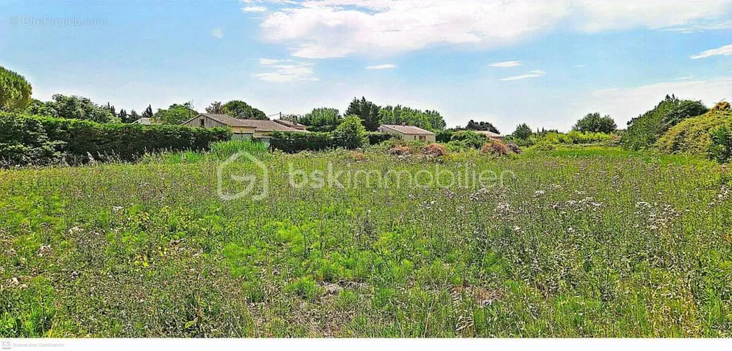 Aed - Buildable Plot with 400 m² in Jonquières