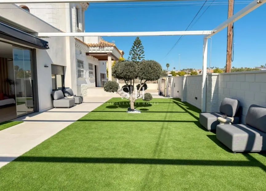 Terrace - Contemporary Villa with Private Pool in San Fulgencio