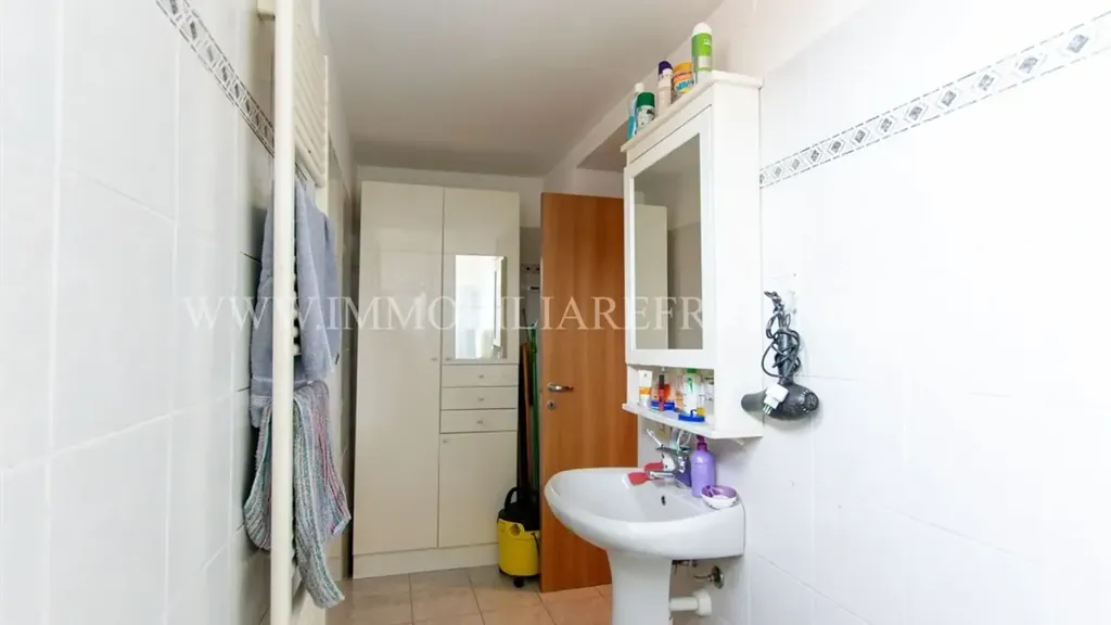 Salles de bain - Rustic Trilocale with Double Garage in Pontida