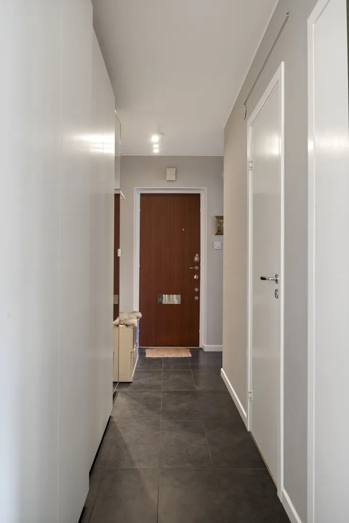 Entrée - Modern Apartment with Balcony in Näsby Park