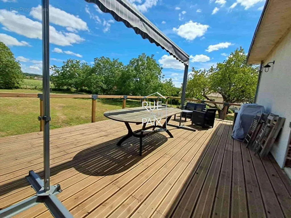 Terrazza - Charming House with Full Basement in Garden