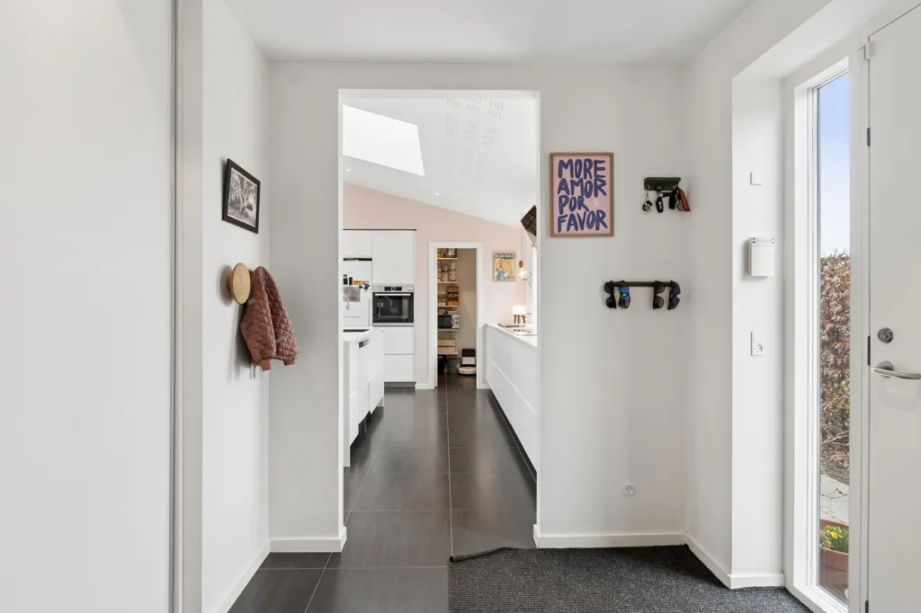 Esik - Elegant Villa with Smart Home in Køge