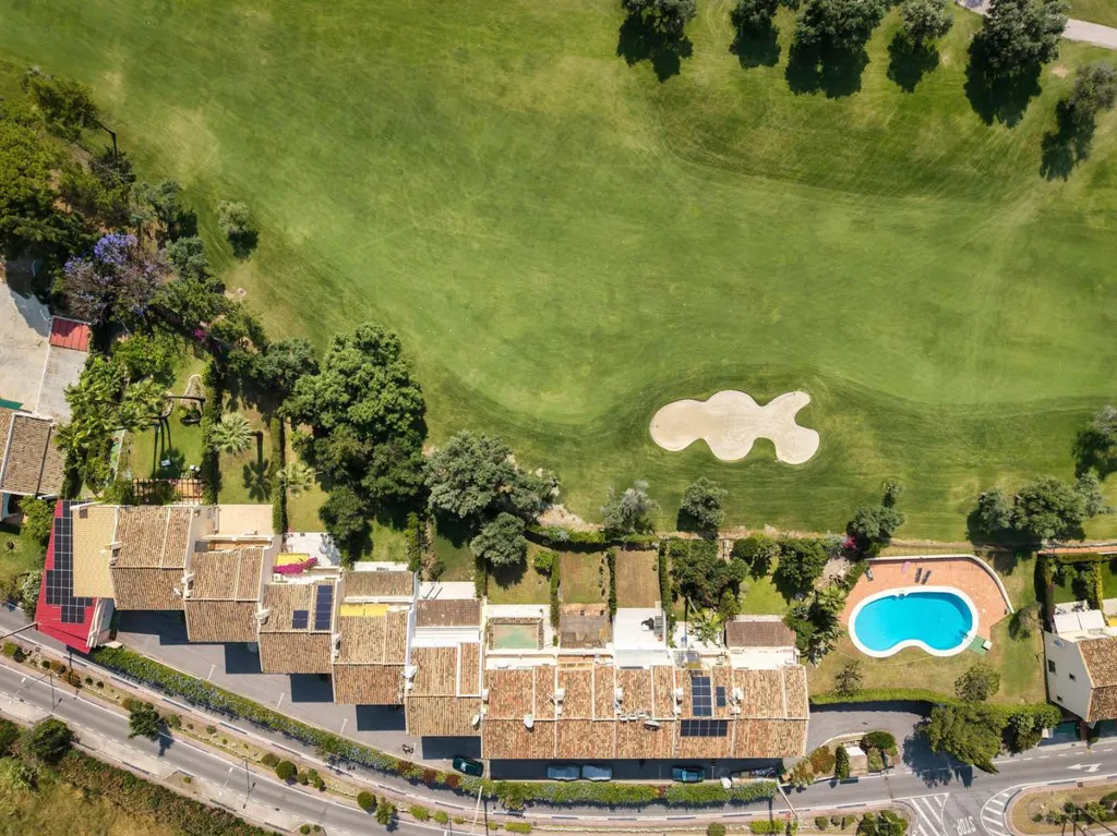Õhuvaade - Renovated Townhouse with Golf View in Marbella