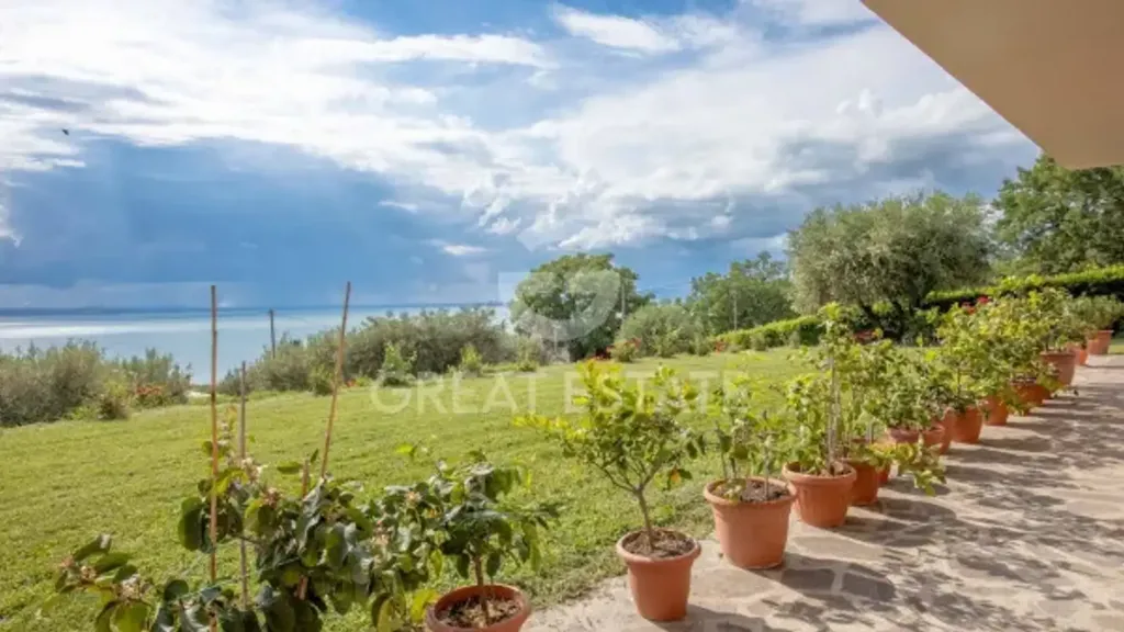 Terrace - Villa with Lake View in Magione