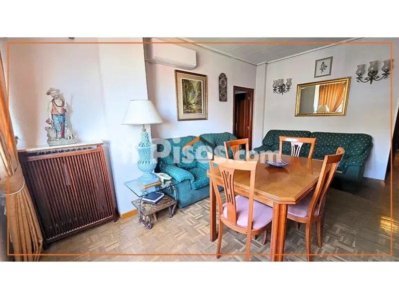 Sala da pranzo - Bright 3-Bedroom Flat with South View in Retiro
