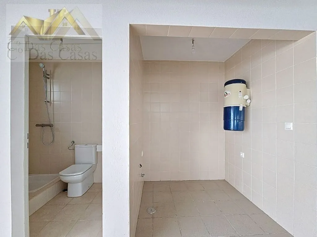 Bathrooms - Modern House in Final Renovation in Almada