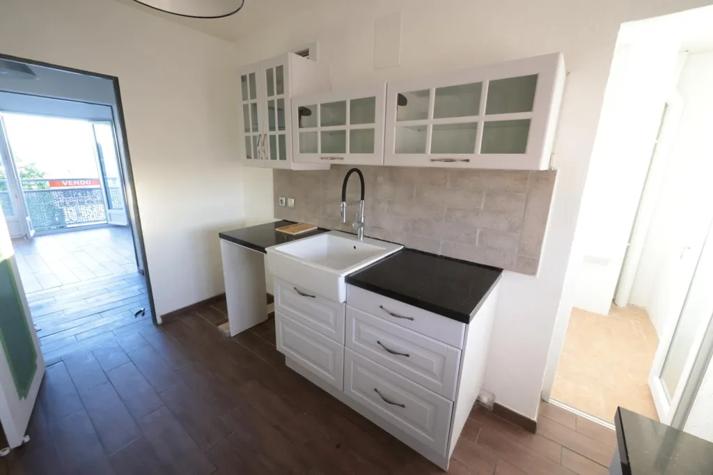 Cucina - Apartment with Balcony in Chilly-Mazarin
