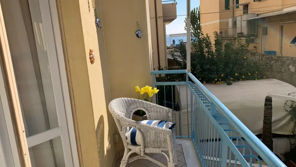Rõdu - Modernised Apartment with Sea View in Alassio