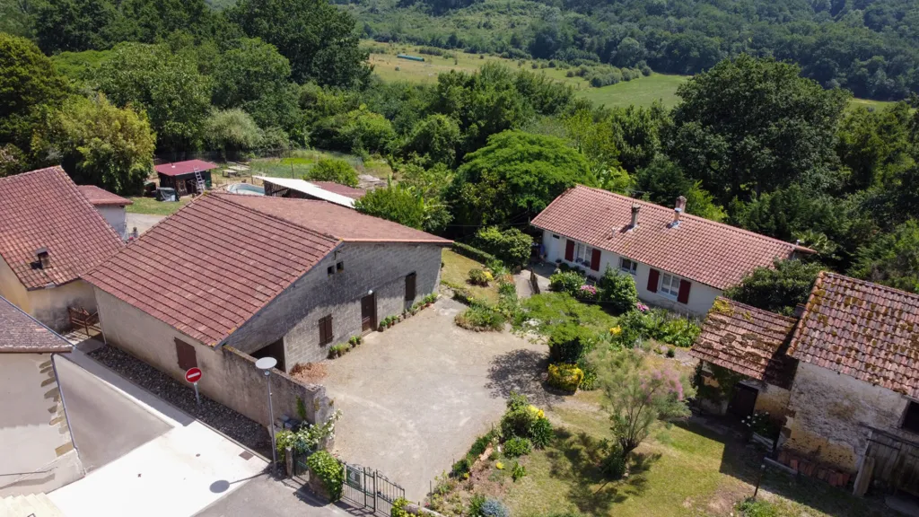 House with Pyrenees View in Quiet Setting