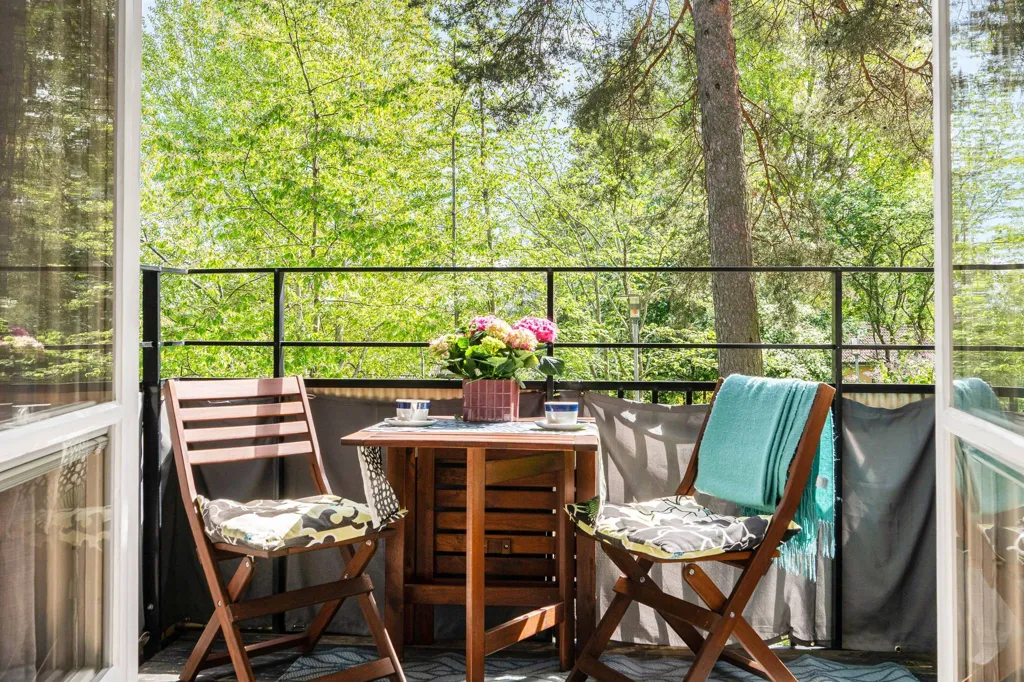 Balcone - Apartment with Balcony in Huddinge