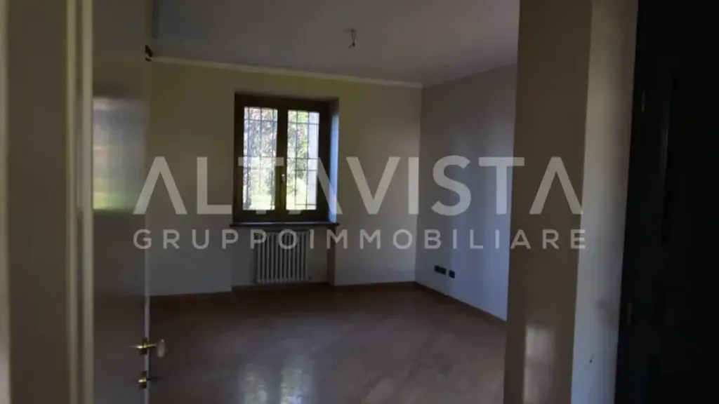 Esik - Villa with Pool in Montichiari Centre