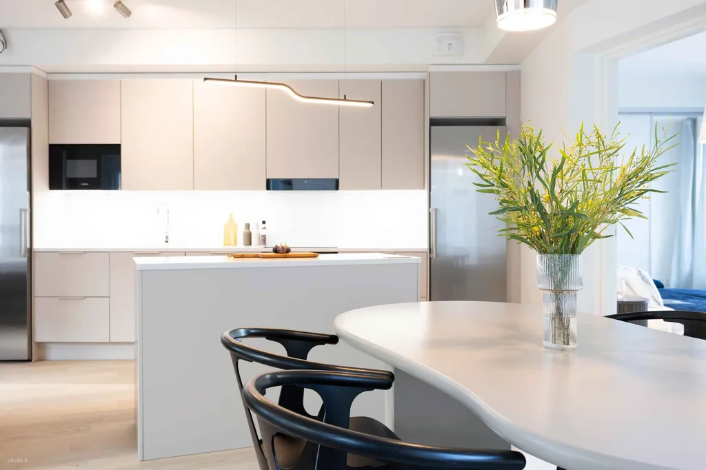 Köök - Bright Corner Apartment with Balcony in Pasila