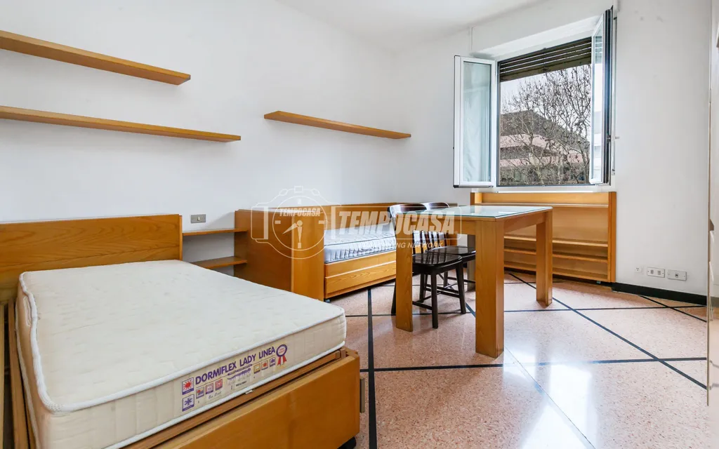 Chambres - Trilocale with Balcony in Milan's Isola