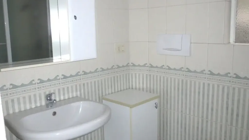 Salles de bain - Rearranged Apartment with Balcony in Milan
