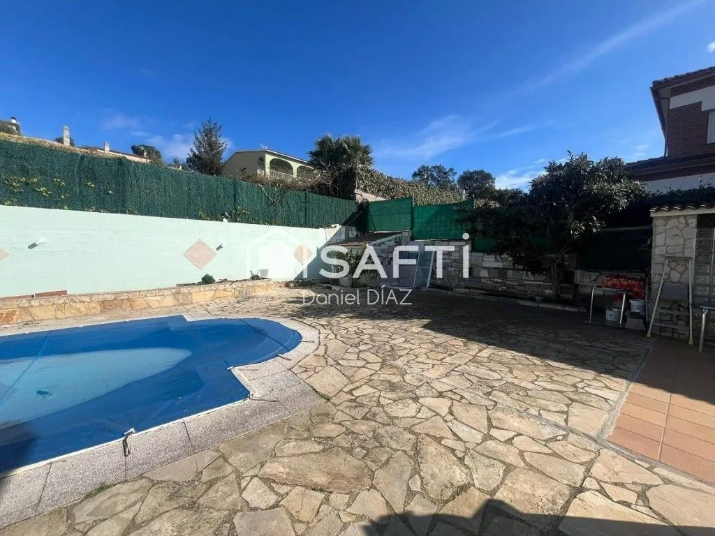 Piscine - Luxury Villa with Mountain Views in Lloret de Mar
