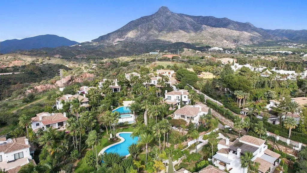 Jardin - Luxury Villa with Communal Pools in Marbella