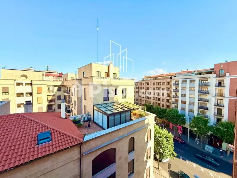 Terrass - Student Flat with Balcony in Avenida de Mirat