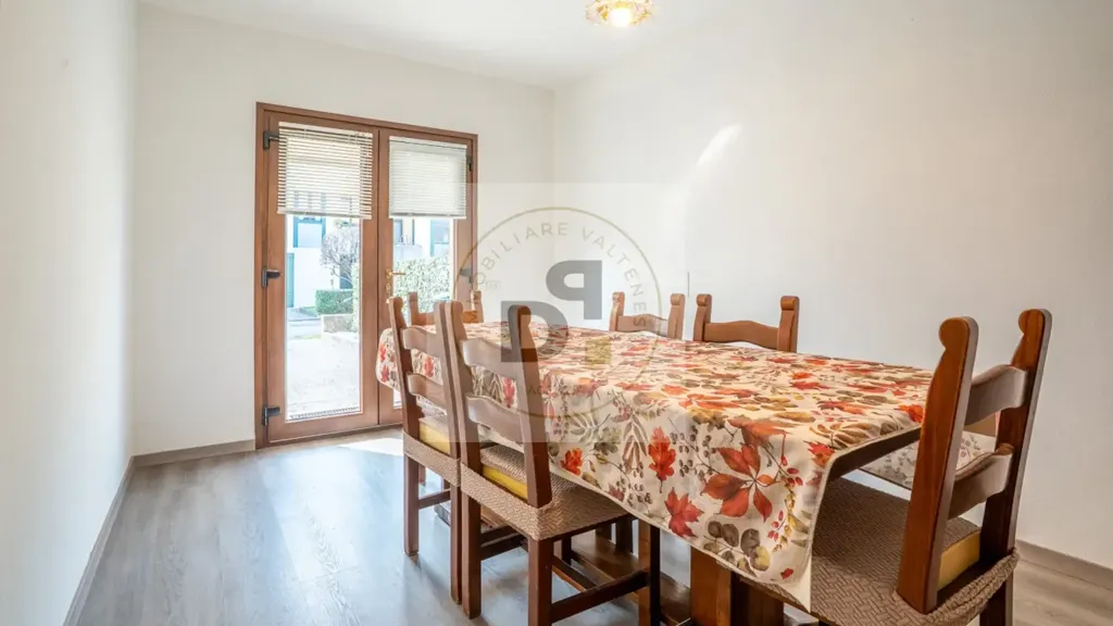 Salle à manger - Rear-Attached Villa with Garden in Salò