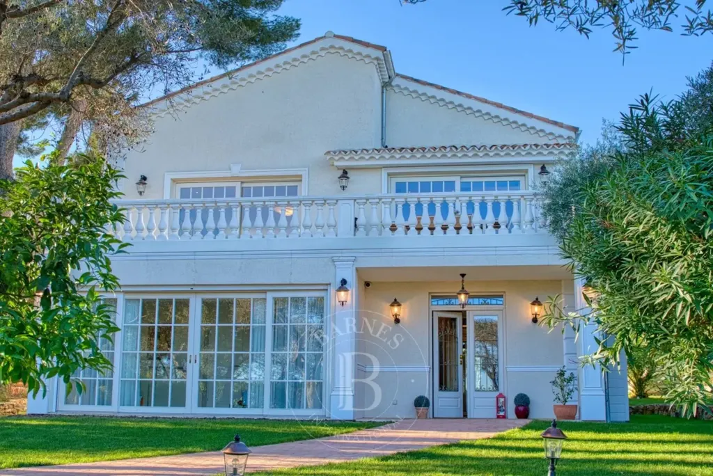 Extérieur - Villa Luxueuse avec Vue Mer et Montagnes à Cap d'Antibes